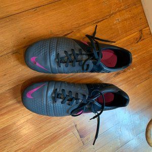 Nike Women's Soccer Cleats Sze 10 (Libretto III FG